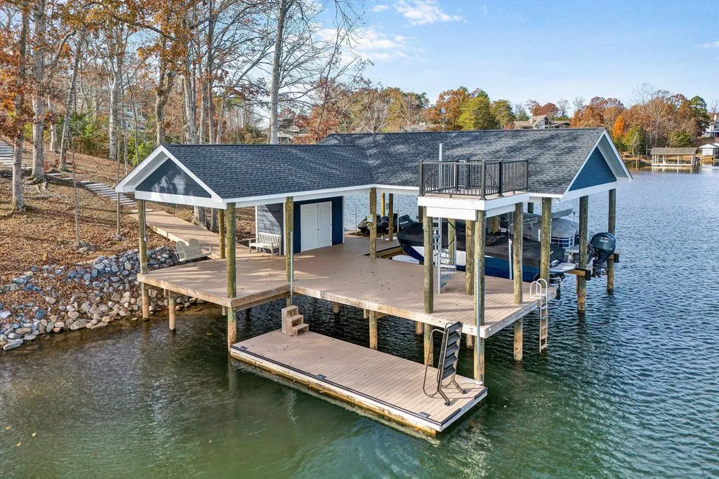 A Distinguished Murphy & Co–Designed Waterfront Estate Inspired by Historic Farmhouses Lists for $5.95M 20 128 Oaklawn Dr An Exceptional Waterfront Residence by Murphy Co Inspired by Historic Farmhouses in Virginia 23 1