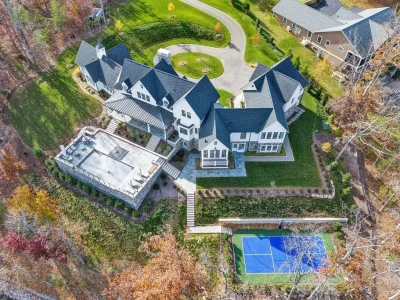 A Distinguished Murphy & Co–Designed Waterfront Estate Inspired by Historic Farmhouses Lists for $5.95M 1 128 Oaklawn Dr An Exceptional Waterfront Residence by Murphy Co Inspired by Historic Farmhouses in Virginia 4