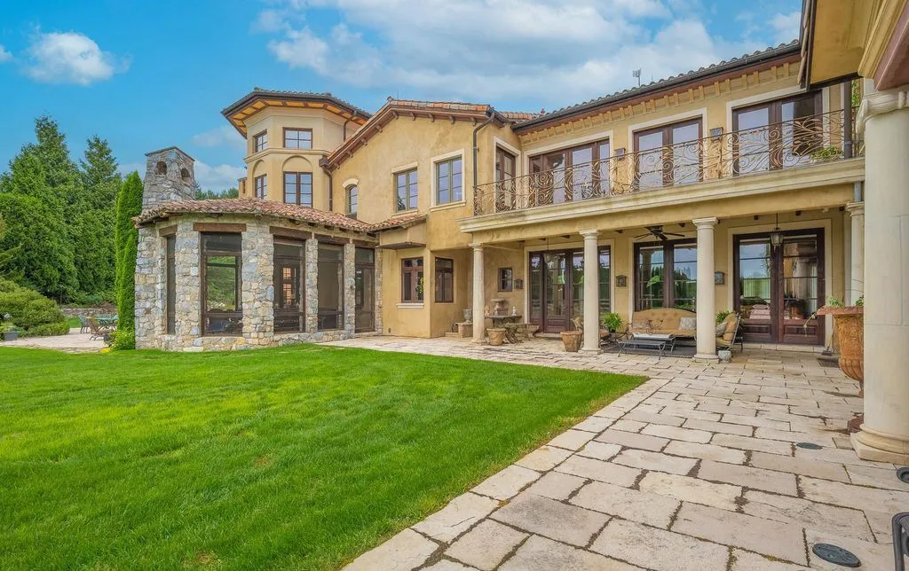 A Rare 10-Acre Potomac Tuscany-Inspired Villa with Old-World Charm, Asking $9.95 Million 16 13320 Signal Tree Ln Showcases an Extraordinary 10 Acre Potomac Tuscany Inspired Villa 12