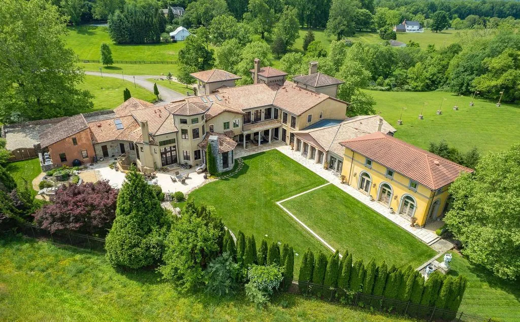 A Rare 10-Acre Potomac Tuscany-Inspired Villa with Old-World Charm, Asking $9.95 Million 6 13320 Signal Tree Ln Showcases an Extraordinary 10 Acre Potomac Tuscany Inspired Villa 3