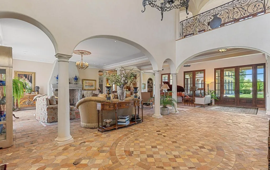 A Rare 10-Acre Potomac Tuscany-Inspired Villa with Old-World Charm, Asking $9.95 Million 8 13320 Signal Tree Ln Showcases an Extraordinary 10 Acre Potomac Tuscany Inspired Villa 8