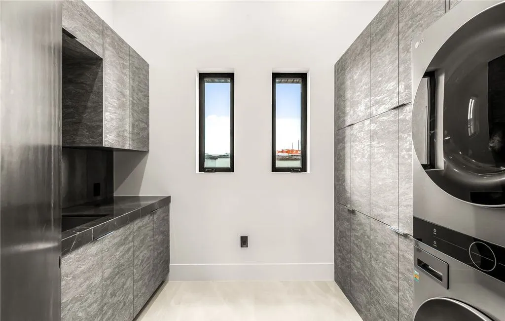 Modern Architectural Masterpiece in Nevada Offers Resort-Style Living at $5.95 Million 19 14 Sanctuary Peak Ct A Breathtaking Architectural Masterpiece Showcasing Modern Luxury and Resort Style Living in Nevada 18