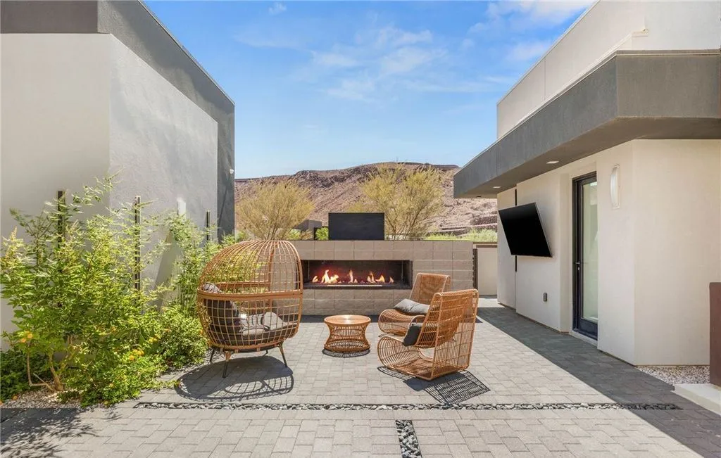 Modern Architectural Masterpiece in Nevada Offers Resort-Style Living at $5.95 Million 25 14 Sanctuary Peak Ct A Breathtaking Architectural Masterpiece Showcasing Modern Luxury and Resort Style Living in Nevada 23