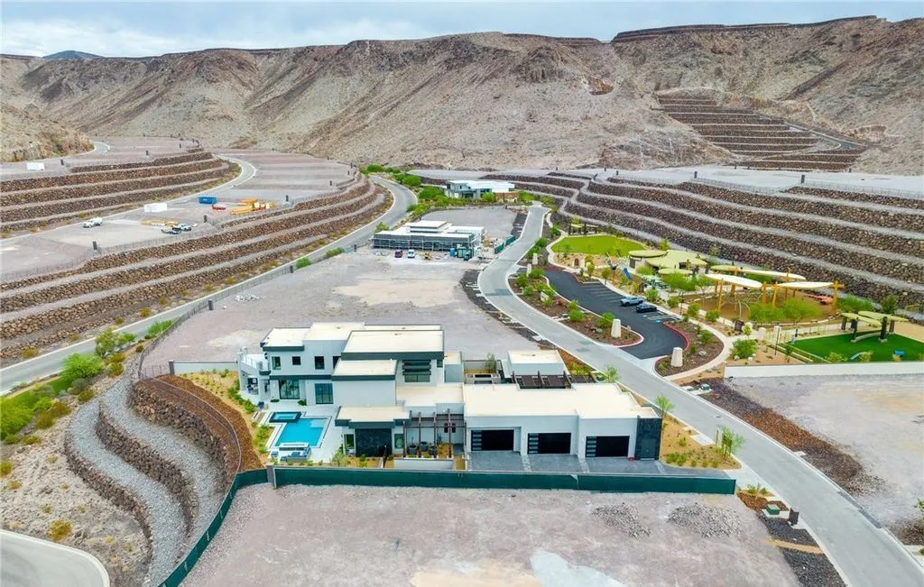 Modern Architectural Masterpiece in Nevada Offers Resort-Style Living at $5.95 Million 27 14 Sanctuary Peak Ct A Breathtaking Architectural Masterpiece Showcasing Modern Luxury and Resort Style Living in Nevada 25
