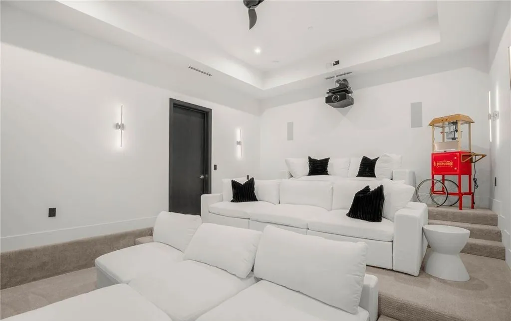 Modern Architectural Masterpiece in Nevada Offers Resort-Style Living at $5.95 Million 10 14 Sanctuary Peak Ct A Breathtaking Architectural Masterpiece Showcasing Modern Luxury and Resort Style Living in Nevada 9