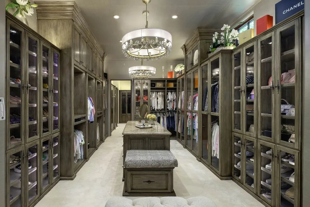 European Villa Romance Meets Texas Luxury in This $7.6 Million Estate 19 15 Robledo Dr Reveals a Stunning European Villa–Inspired Estate in Texas 15