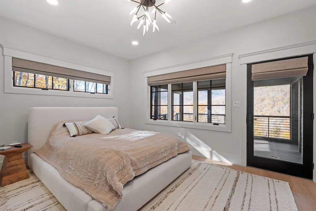 A World-Class New Hampshire Residence Offering a Seamless Connection to Nature, Priced at $4.995M 21 16 Back Forty Road An Extraordinary New Hampshire Retreat 14