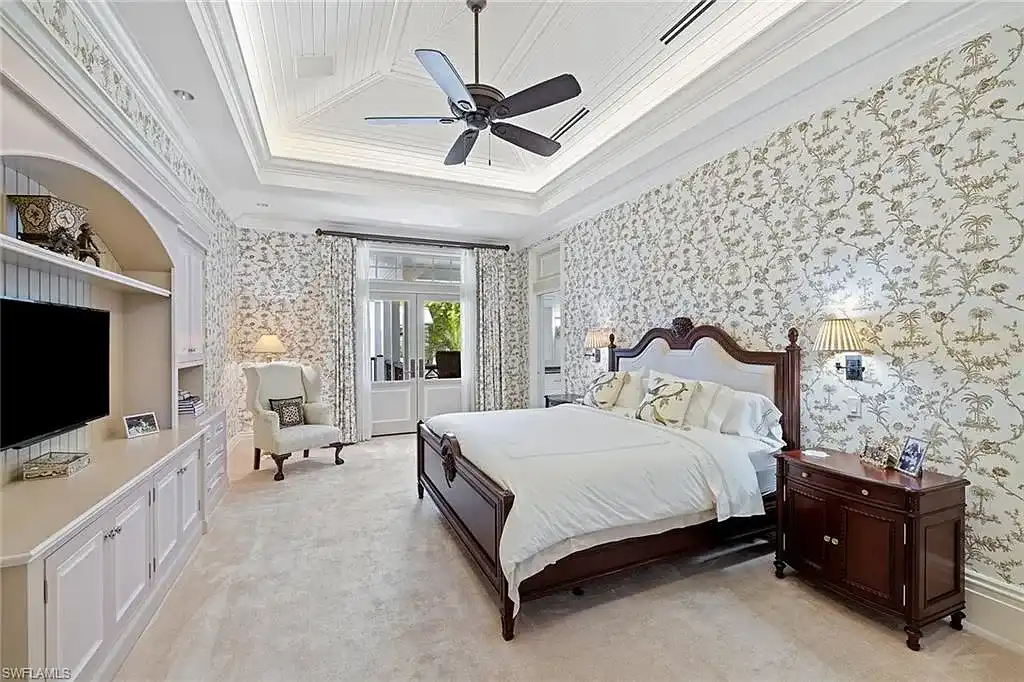 Timeless $11 Million Estate in Olde Naples Offering Classic Architecture, and Walkable Access to the Beach 11 Exceptional outdoor entertaining area at 163 10th AVE S, one of Olde Naples’ finest residences