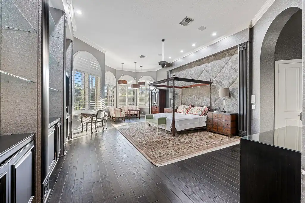 A $5.5 Million Remarkable Golf Course Estate Elevating Luxury Living in Boca Raton 12 21169 Oakley Court A 5.5 Million Remarkable Golf Course Estate in Boca Raton 10