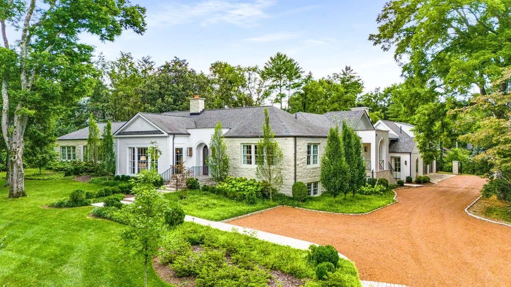 An Exceptional Estate Expertly Reimagined by Cates Builders with Resort-Style Outdoor Living, Priced at $7.5 Million 5 215 Lynnwood Ter Showcases an Exceptional Estate Reimagined by Cates Builders 1