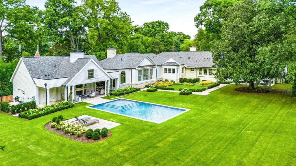 An Exceptional Estate Expertly Reimagined by Cates Builders with Resort-Style Outdoor Living, Priced at $7.5 Million 28 215 Lynnwood Ter Showcases an Exceptional Estate Reimagined by Cates Builders 25