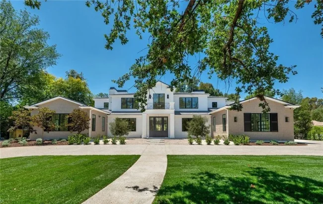 A Pristine New California Estate on 1.4 Acres at $24.775 Million