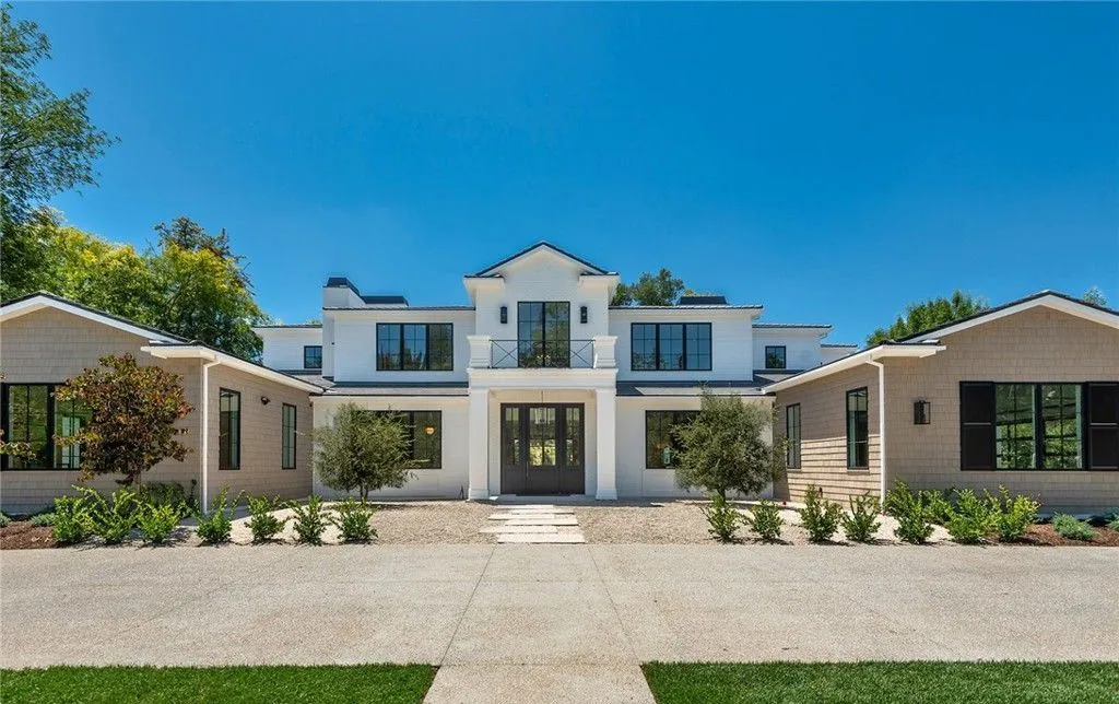 A Pristine New California Estate on 1.4 Acres at $24.775 Million 6 24044 Long Valley Rd A Spectacular Brand New California Estate on 1.4 Acres 2