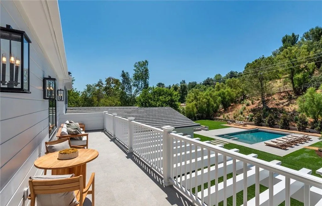 A Pristine New California Estate on 1.4 Acres at $24.775 Million 24 24044 Long Valley Rd A Spectacular Brand New California Estate on 1.4 Acres 21