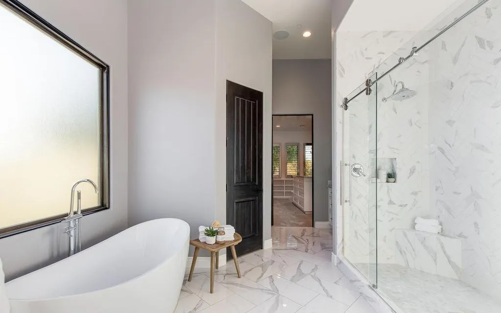 A Modern Desert Masterpiece in North Scottsdale Lists for $3.195 Million 21 25507 N 88th Way 17