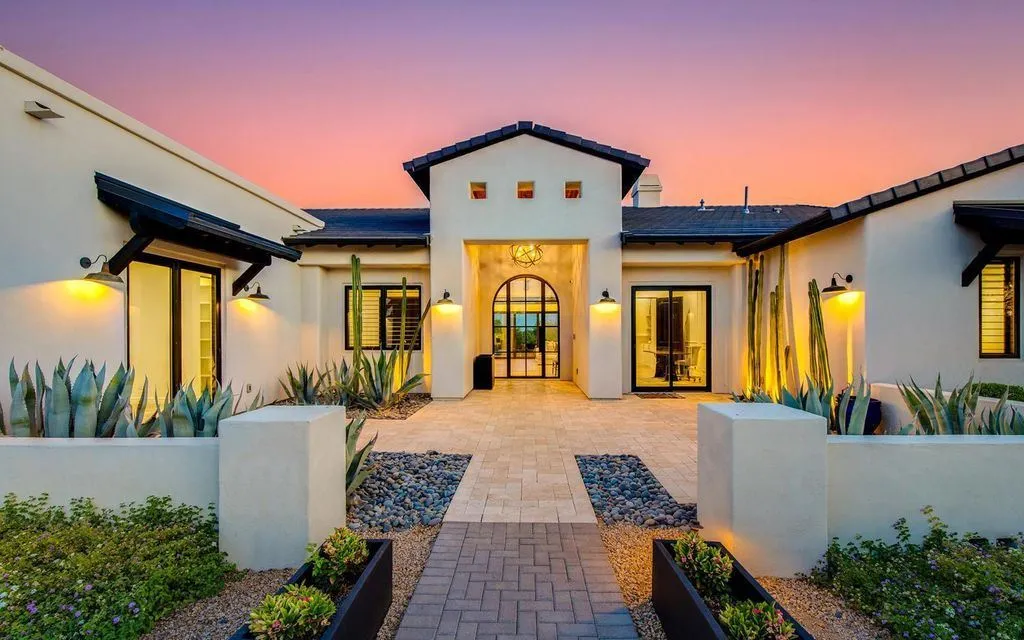 A Modern Desert Masterpiece in North Scottsdale Lists for $3.195 Million 6 25507 N 88th Way 2