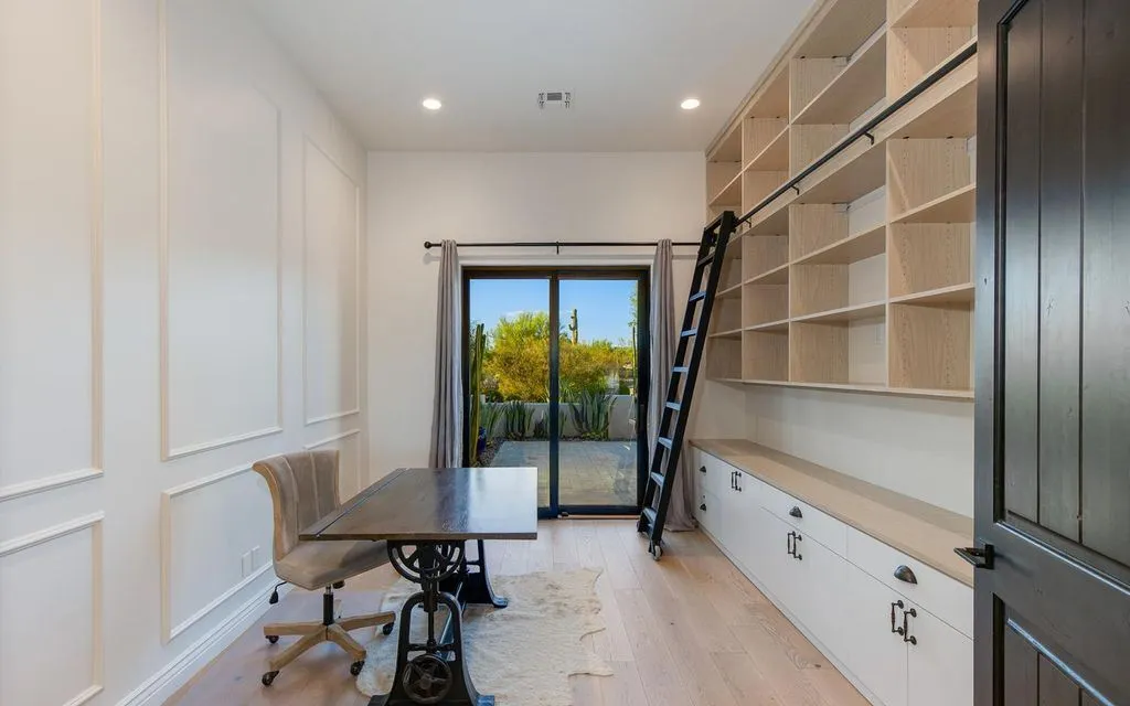 A Modern Desert Masterpiece in North Scottsdale Lists for $3.195 Million 23 25507 N 88th Way 21