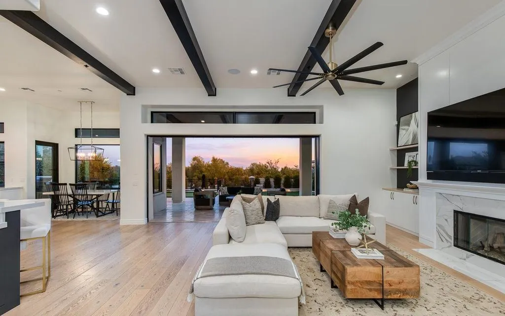 A Modern Desert Masterpiece in North Scottsdale Lists for $3.195 Million 7 25507 N 88th Way 3