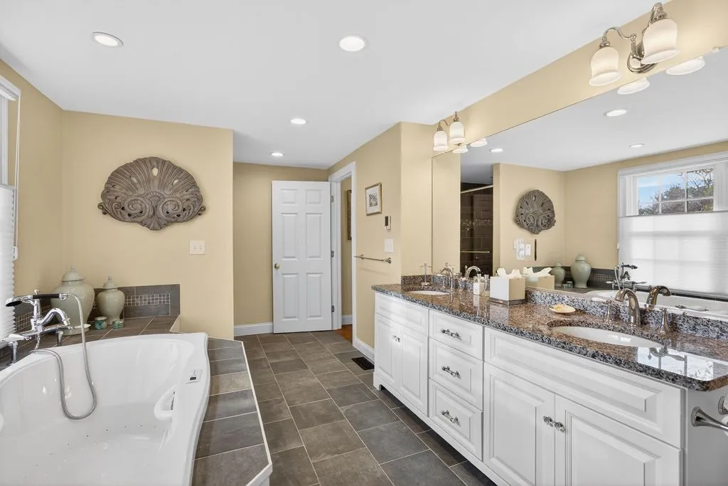 An Iconic 5.11-Acre Waterfront Estate Defined by Privacy and Prestige at $9.5M 17 299 Main Street An Extraordinary 5.11 Acre Private Waterfront Estate at 9.5M 14