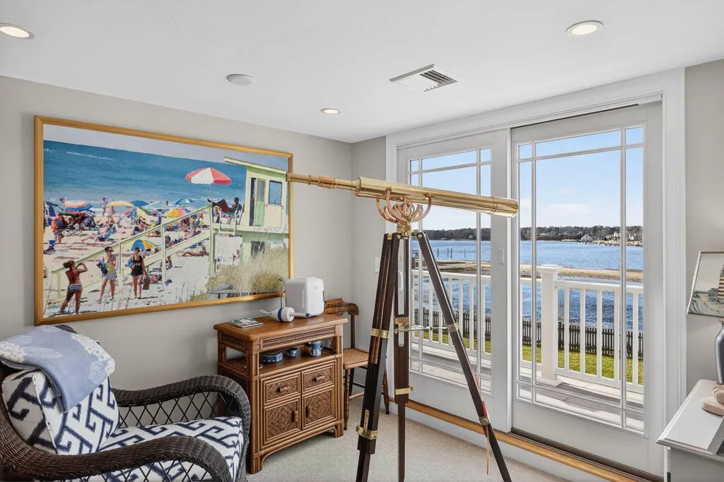 An Iconic 5.11-Acre Waterfront Estate Defined by Privacy and Prestige at $9.5M 21 299 Main Street An Extraordinary 5.11 Acre Private Waterfront Estate at 9.5M 18