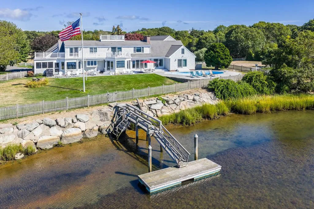 An Iconic 5.11-Acre Waterfront Estate Defined by Privacy and Prestige at $9.5M 25 299 Main Street An Extraordinary 5.11 Acre Private Waterfront Estate at 9.5M 21