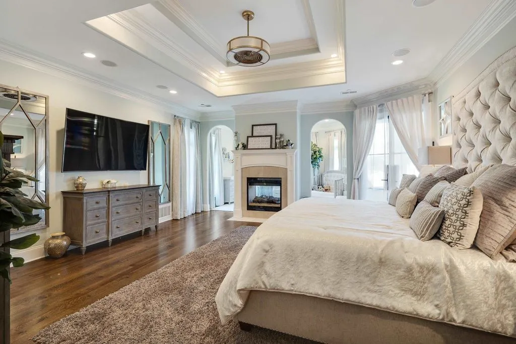 Tennessee Private Estate Reimagined for Luxury Living Lists for $3.499M 18 3246 Hollow Creek Rd An Extraordinary Tennessee Estate Reimagined for Elevated Living and Entertaining 15