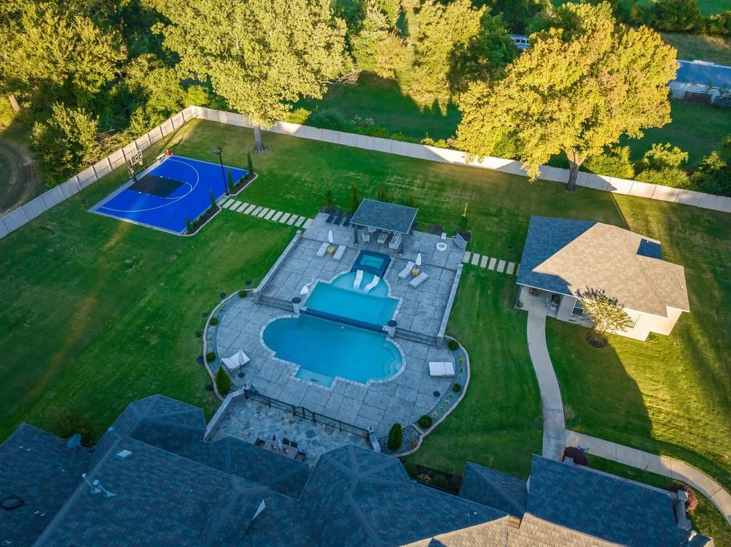 Tennessee Private Estate Reimagined for Luxury Living Lists for $3.499M 15 3246 Hollow Creek Rd An Extraordinary Tennessee Estate Reimagined for Elevated Living and Entertaining 21