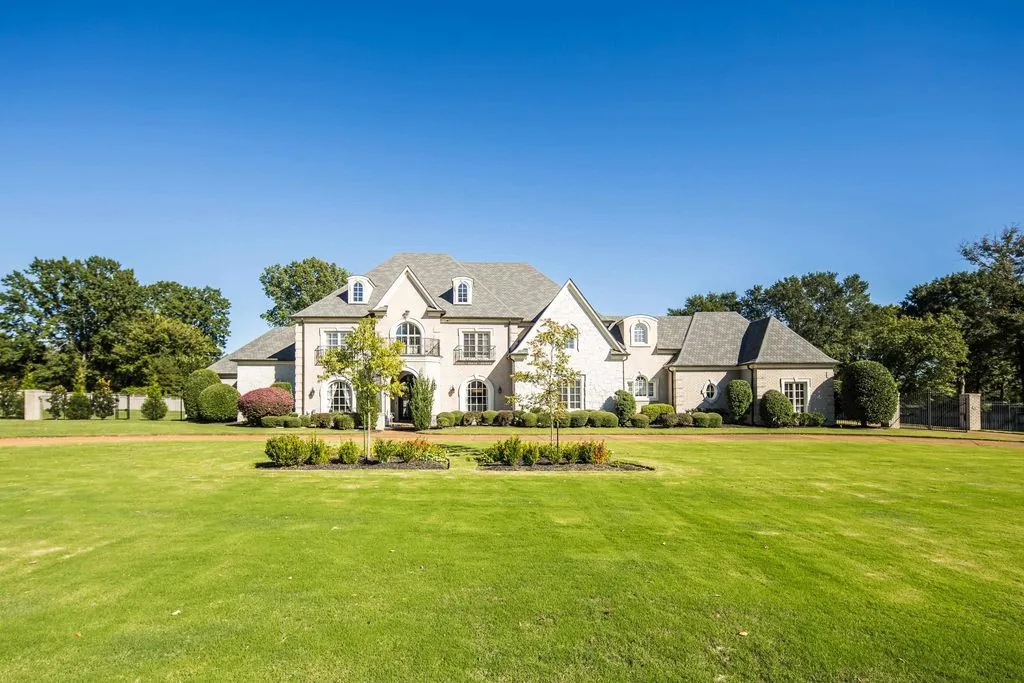 Tennessee Private Estate Reimagined for Luxury Living Lists for $3.499M 24 3246 Hollow Creek Rd An Extraordinary Tennessee Estate Reimagined for Elevated Living and Entertaining 4