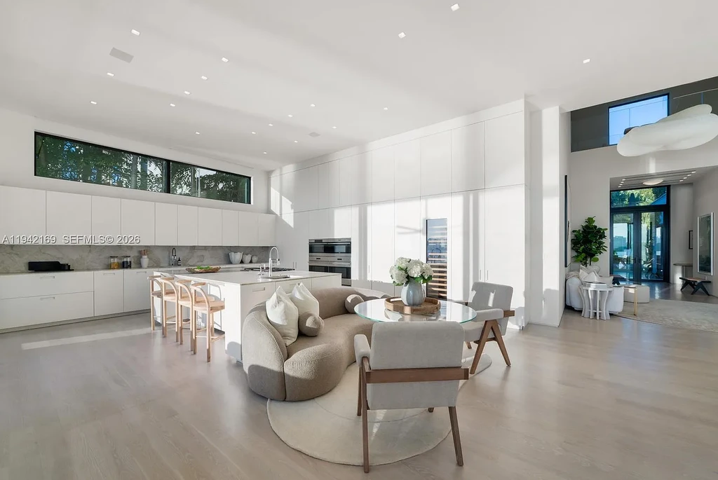 Stunning $35 Million Waterfront Masterpiece Redefining Luxury Living on Miami Beach’s Venetian Islands 9 Waterfront exterior of 33 E Di Lido Dr, a $35 million luxury home on Miami Beach’s Venetian Islands with direct Biscayne Bay frontage