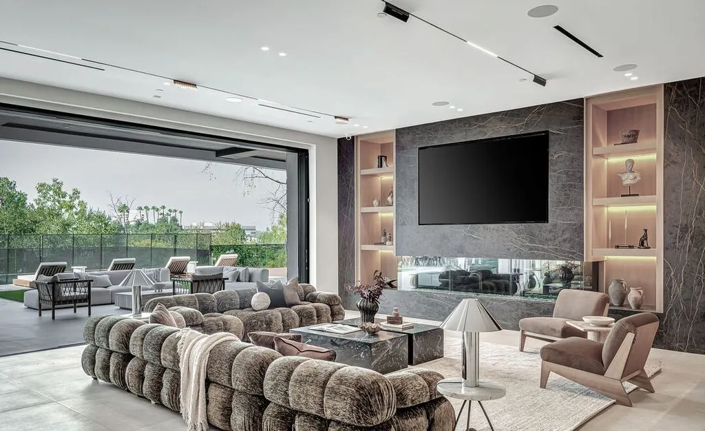 An Exceptional New-Construction Estate in California Delivers Unparalleled Privacy at $12.999M 11 4705 Sophia Ave An Unrivaled Gated California Estate Delivering Absolute Privacy and Prestige 14