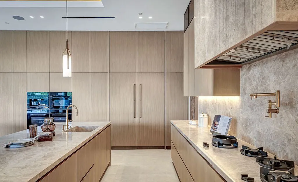 An Exceptional New-Construction Estate in California Delivers Unparalleled Privacy at $12.999M 13 4705 Sophia Ave An Unrivaled Gated California Estate Delivering Absolute Privacy and Prestige 16