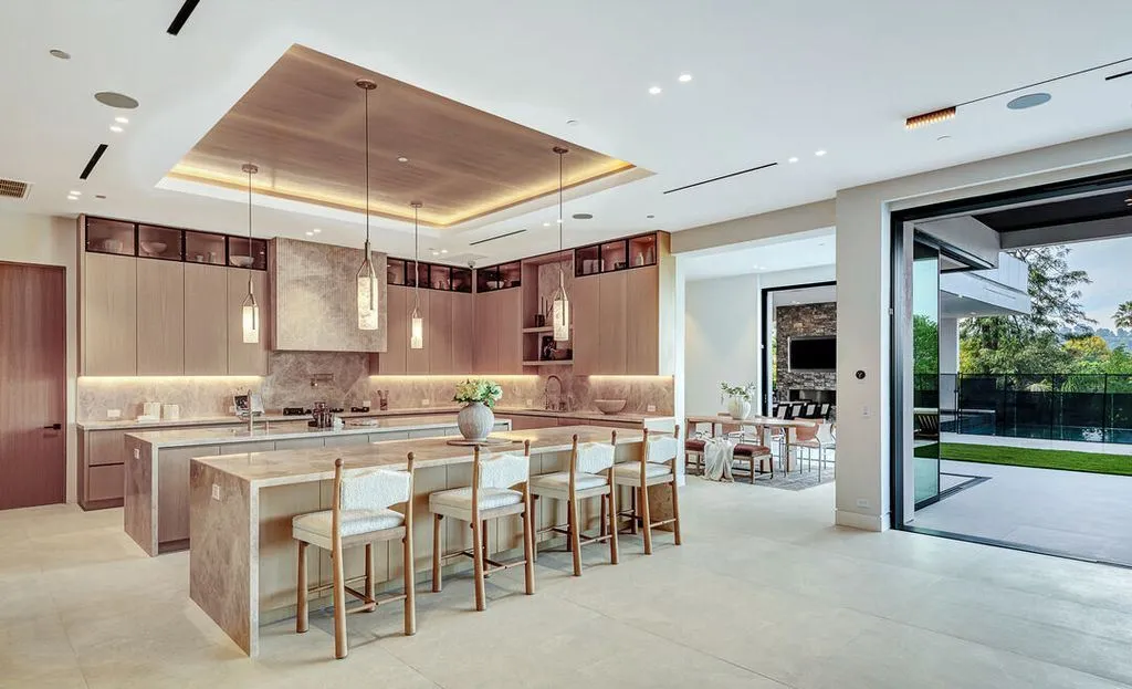 An Exceptional New-Construction Estate in California Delivers Unparalleled Privacy at $12.999M 7 4705 Sophia Ave An Unrivaled Gated California Estate Delivering Absolute Privacy and Prestige 19