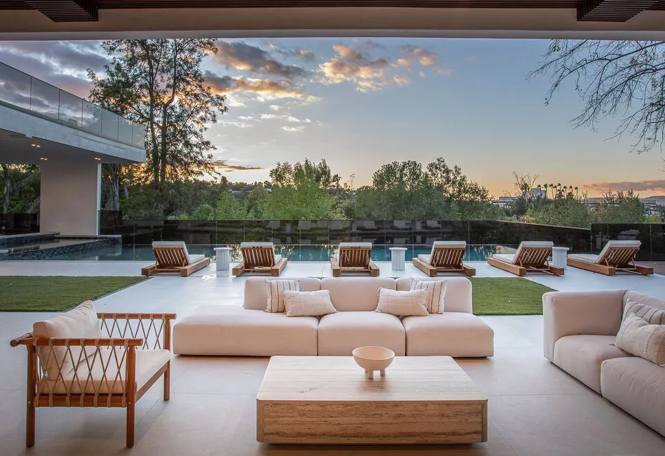 An Exceptional New-Construction Estate in California Delivers Unparalleled Privacy at $12.999M 20 4705 Sophia Ave An Unrivaled Gated California Estate Delivering Absolute Privacy and Prestige 23