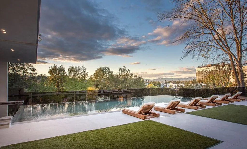 An Exceptional New-Construction Estate in California Delivers Unparalleled Privacy at $12.999M 23 4705 Sophia Ave An Unrivaled Gated California Estate Delivering Absolute Privacy and Prestige 26