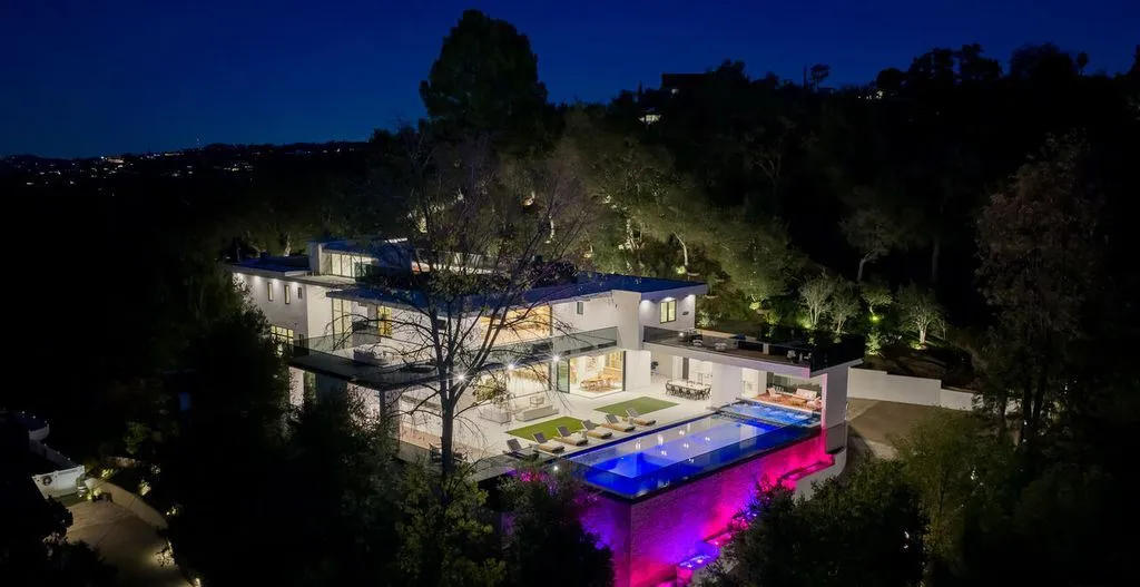 An Exceptional New-Construction Estate in California Delivers Unparalleled Privacy at $12.999M 24 4705 Sophia Ave An Unrivaled Gated California Estate Delivering Absolute Privacy and Prestige 29