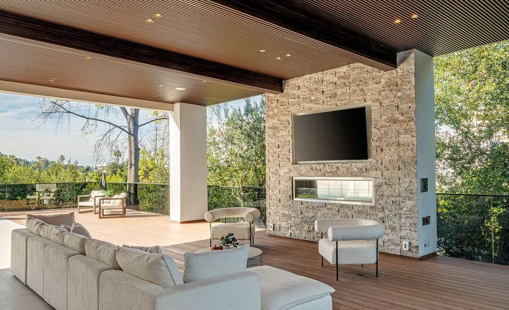 An Exceptional New-Construction Estate in California Delivers Unparalleled Privacy at $12.999M 17 4705 Sophia Ave An Unrivaled Gated California Estate Delivering Absolute Privacy and Prestige 3