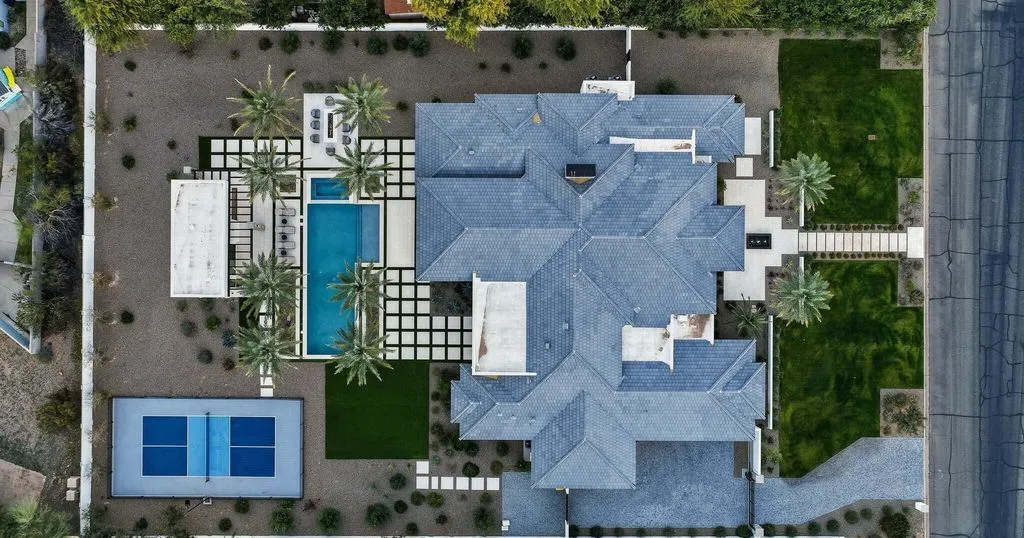 An Elite Arizona Residence Crafted for Seamless Indoor-Outdoor Living at $10.9M 23 5102 E Butler Dr A Striking Arizona Estate Where Modern Architecture Meets Resort Style Living 16