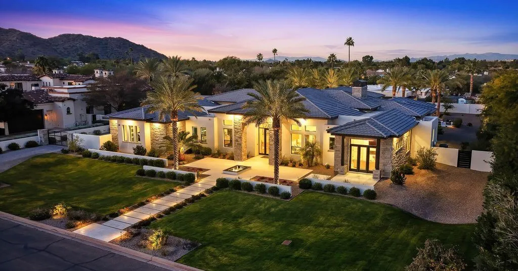 An Elite Arizona Residence Crafted for Seamless Indoor-Outdoor Living at $10.9M 18 5102 E Butler Dr A Striking Arizona Estate Where Modern Architecture Meets Resort Style Living 6