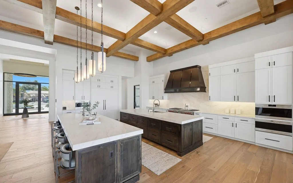 An Elite Arizona Residence Crafted for Seamless Indoor-Outdoor Living at $10.9M 9 5102 E Butler Dr A Striking Arizona Estate Where Modern Architecture Meets Resort Style Living 8