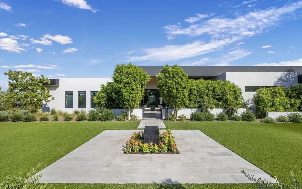 A Bold Contemporary Statement of Luxury and Precision Craftsmanship, Offered at $12.495M in Arizona 6 5441 E Via Buena Vis A World Class Contemporary Masterpiece 3
