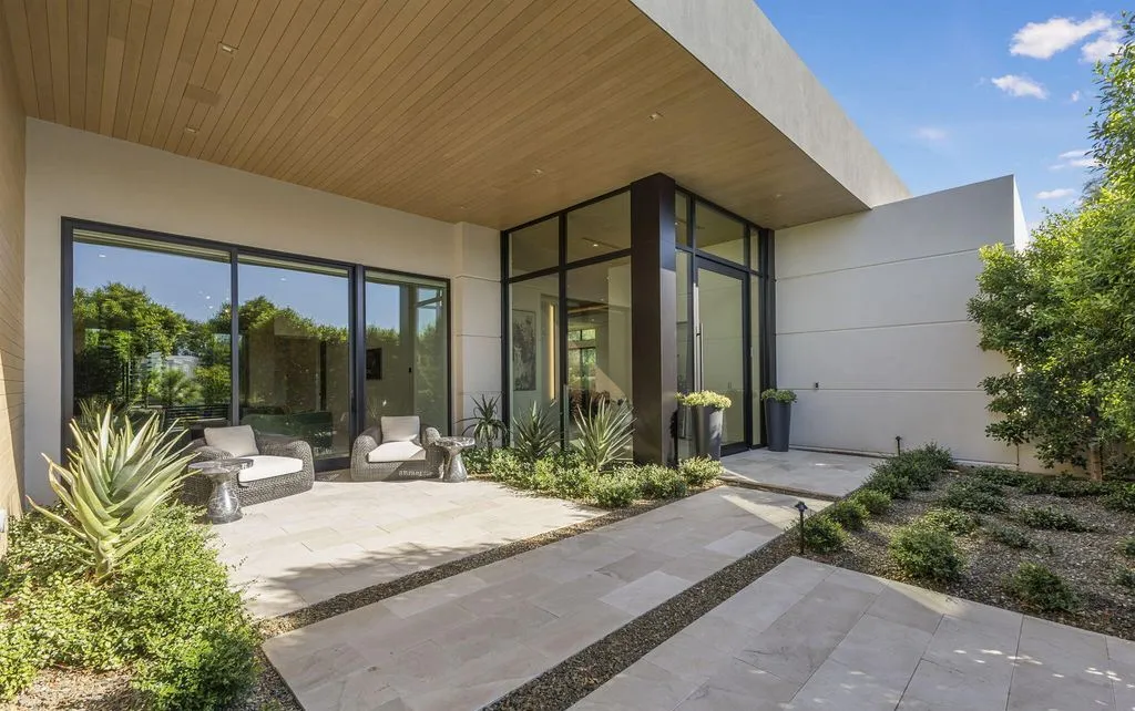 A Bold Contemporary Statement of Luxury and Precision Craftsmanship, Offered at $12.495M in Arizona 25 5441 E Via Buena Vis A World Class Contemporary Masterpiece 4