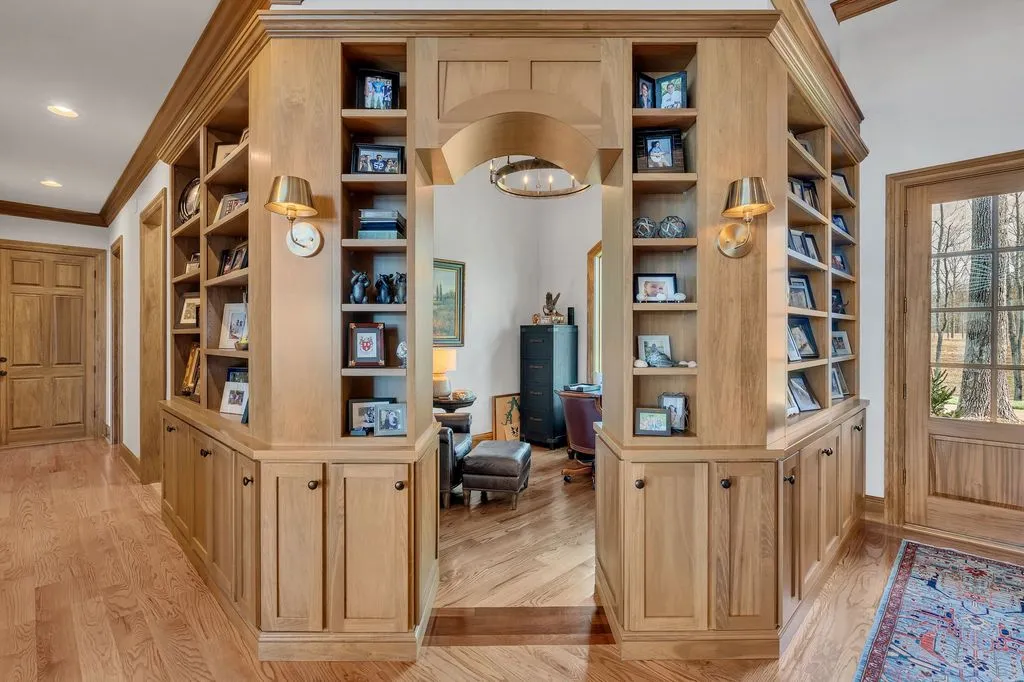 A Remarkable Waterfront Estate on Kentucky Lake’s East Shore Spanning 28± Acres at $6.995M 23 572 Eagle Shore Dr A Stunning 28± Acre Waterfront Paradise on Kentucky Lakes East Shore 21