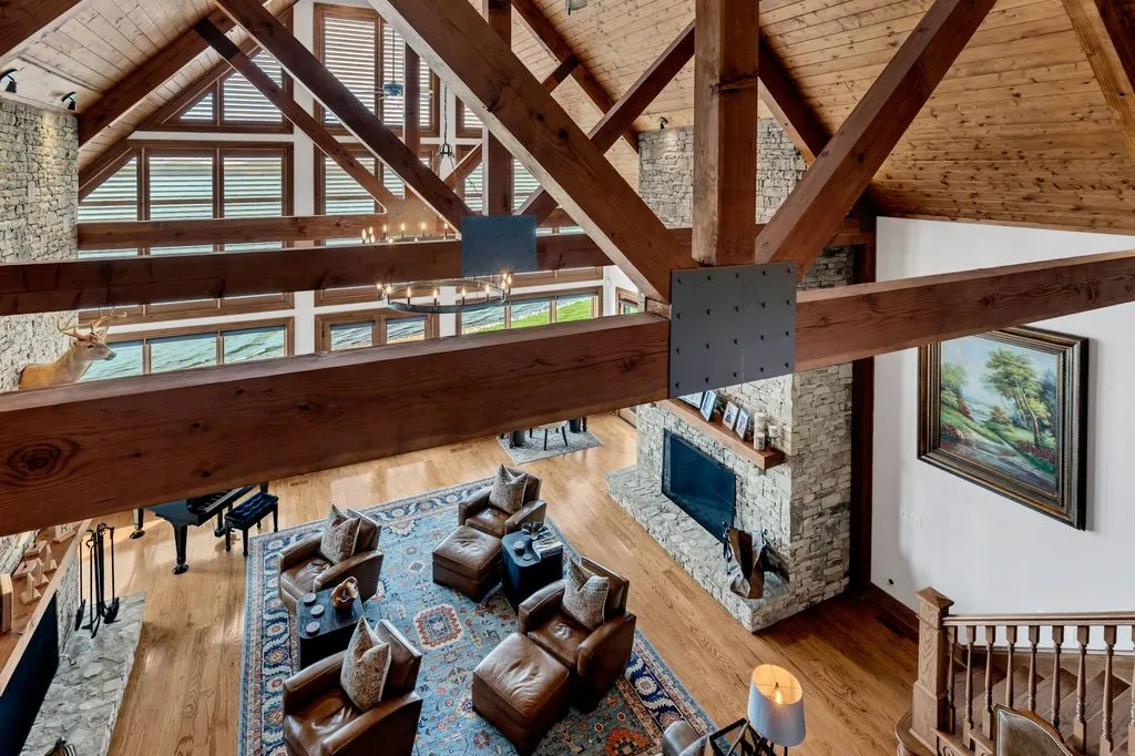 A Remarkable Waterfront Estate on Kentucky Lake’s East Shore Spanning 28± Acres at $6.995M 25 572 Eagle Shore Dr A Stunning 28± Acre Waterfront Paradise on Kentucky Lakes East Shore 25