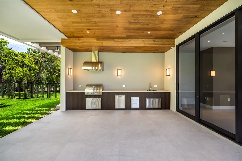 6250 at South Miami House by MIK Architecture, A Garden-Centered Family Home Defined by Light, Transparency, and Calm Living 4 6250 at South Miami House by MIK Architecture A Garden Centered Family Home Defined by Light Transparency and Calm Living 10