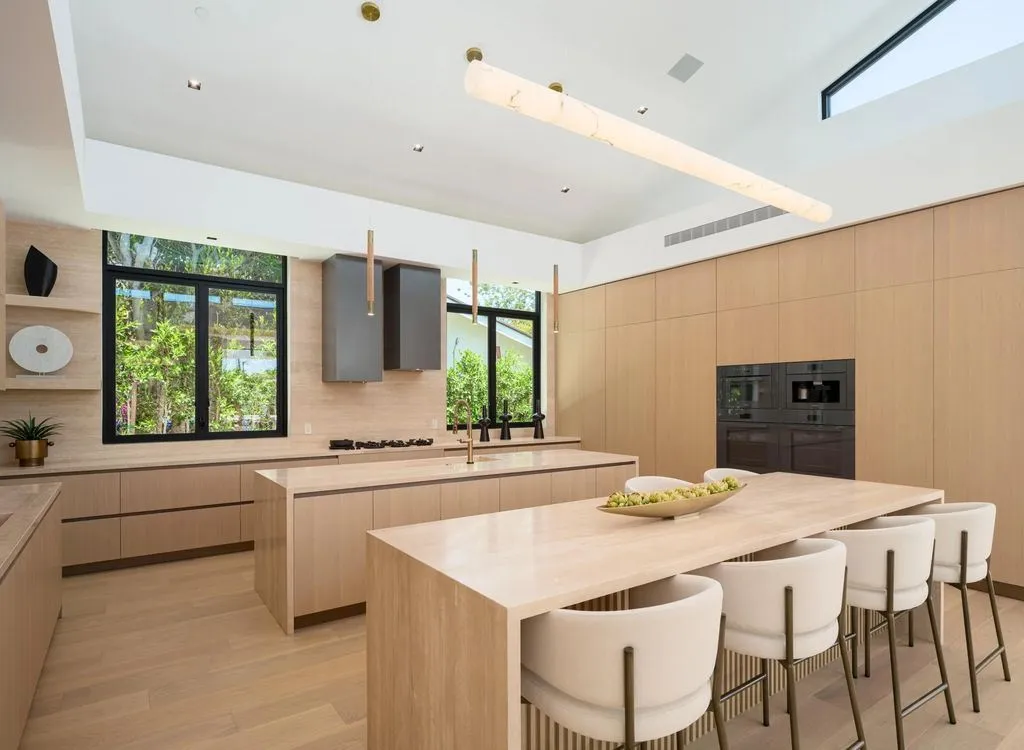 A Monumental Architectural Statement Defines Elite California Living at $18.5M 11 6283 La Jolla Scenic Dr S A Monumental Architectural Statement Defining California Luxury 10