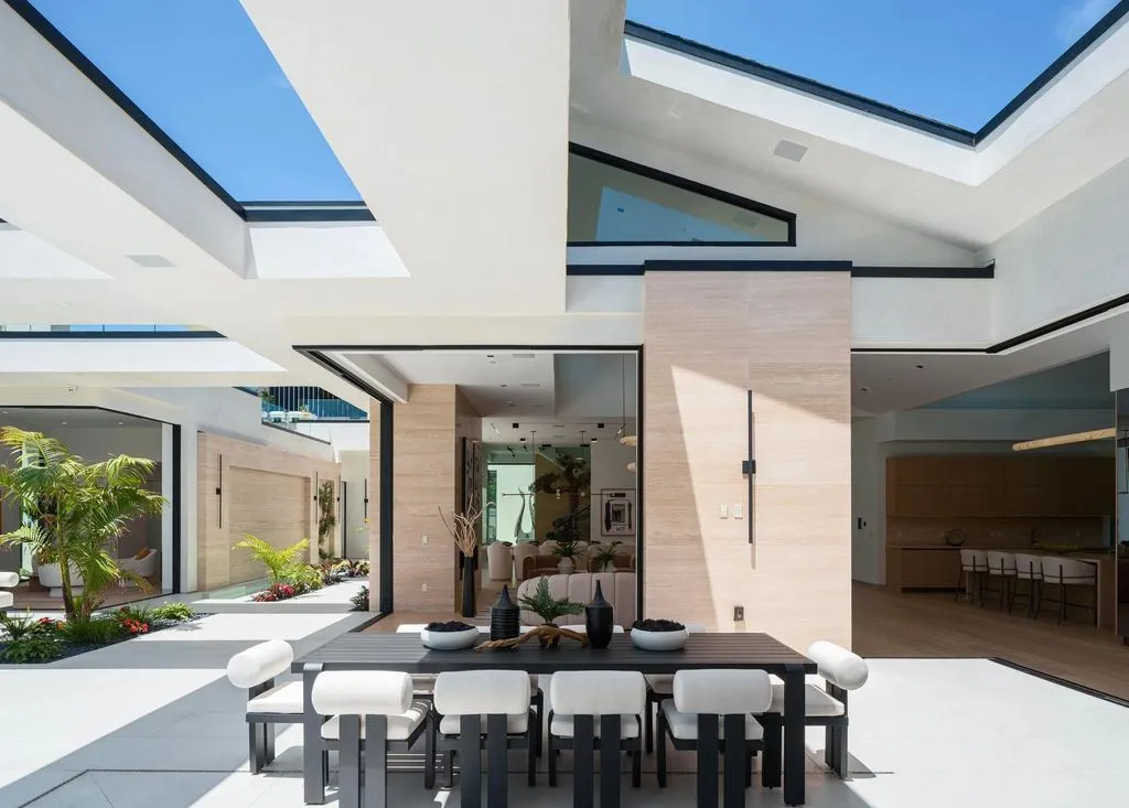 A Monumental Architectural Statement Defines Elite California Living at $18.5M 14 6283 La Jolla Scenic Dr S A Monumental Architectural Statement Defining California Luxury 13