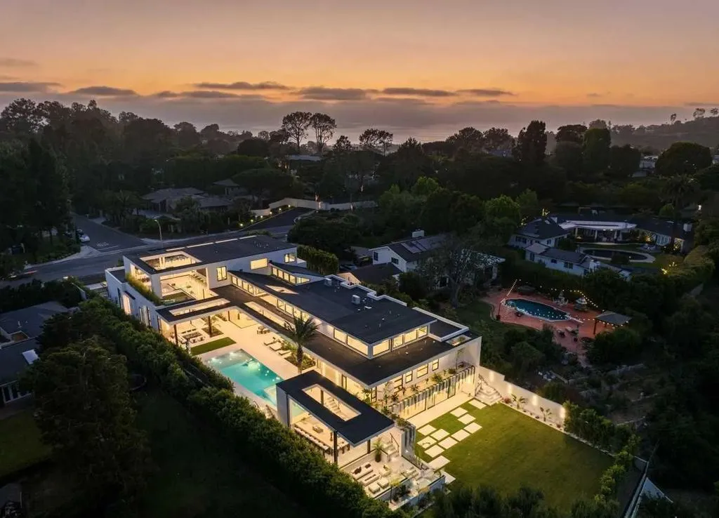 A Monumental Architectural Statement Defines Elite California Living at $18.5M 6 6283 La Jolla Scenic Dr S A Monumental Architectural Statement Defining California Luxury 26