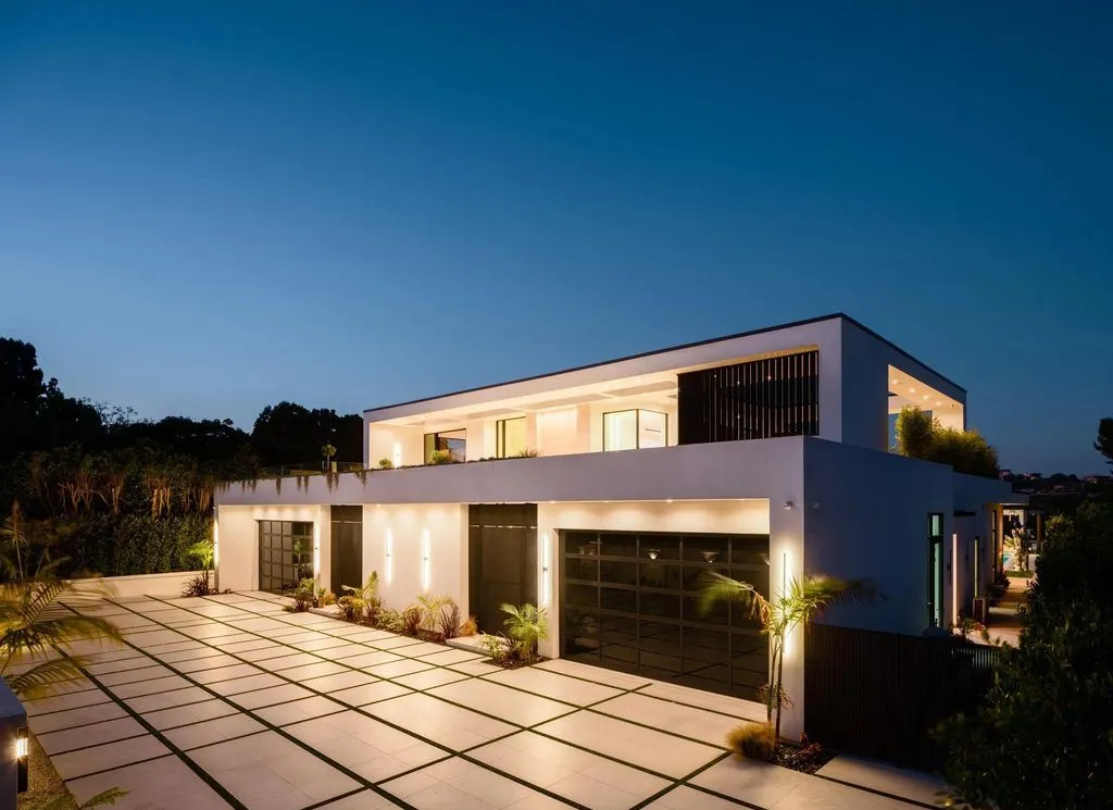 A Monumental Architectural Statement Defines Elite California Living at $18.5M 28 6283 La Jolla Scenic Dr S A Monumental Architectural Statement Defining California Luxury 27