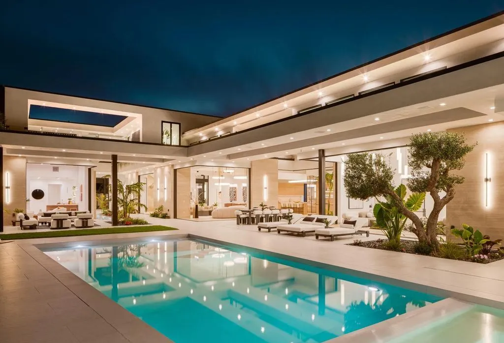 A Monumental Architectural Statement Defines Elite California Living at $18.5M 29 6283 La Jolla Scenic Dr S A Monumental Architectural Statement Defining California Luxury 28