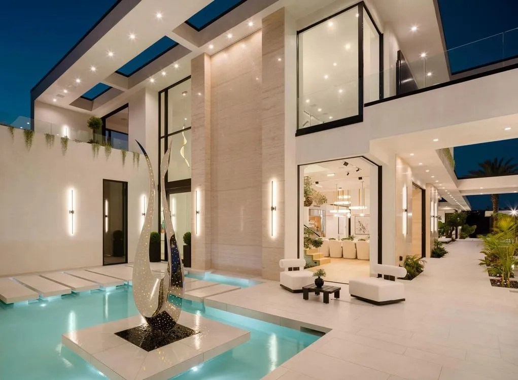 A Monumental Architectural Statement Defines Elite California Living at $18.5M 26 6283 La Jolla Scenic Dr S A Monumental Architectural Statement Defining California Luxury 4